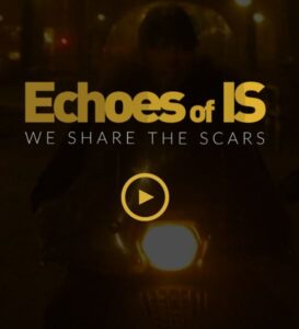 Das Bild zeigt den gelben Schriftzug auf schwarzem Grund "Echoes of IS", We share the scars.