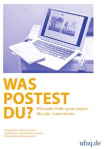 Titelbild der Broschüre Was postest du?. Es zeigt einen Laptop und einen schlichten gelben Schriftzug.