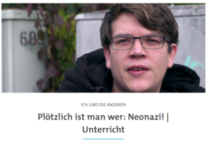 Ein Portraitfoto von einem jungen Mann. Darunter steht "Ich und die Anderen. Plötzlich ist man wer: Neonazi! Unterricht